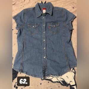 3/$15 Levi’s women’s denim button up